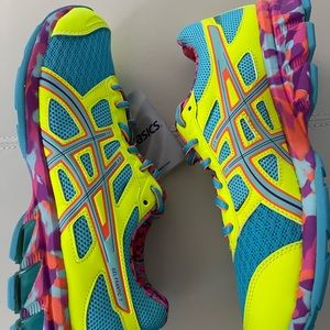 ASICS Women Size 7.5 NWT